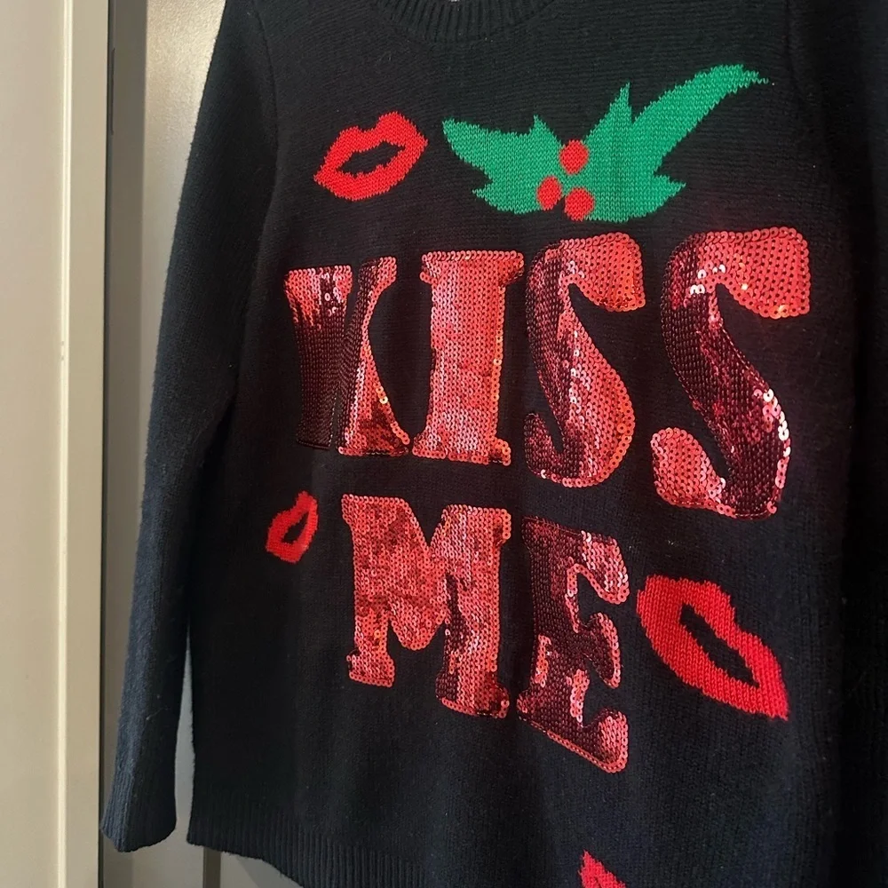 'Kiss Me' Christmas Sweater Long Sleeve Warm Lips size Large - Picture 2 of 4